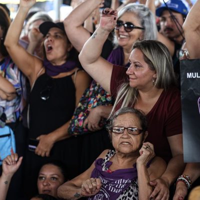 Brasília (DF), 07/12/2025 - O Levante Mulheres Vivas realiza ato na área central de Brasília para denunciar o feminicídio e todas as formas de violência contra mulheres. Foto: Marcelo Camargo/Agência Brasil
