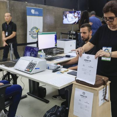São Paulo (SP), 04/10/2026- Teste de integridade das urnas eletrônicas.
Foto: Paulo Pinto/Agência Brasil