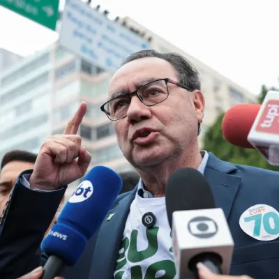 Brazilian presidential candidate Augusto Cury of the Avante Party speaks to the press during an election campaign event in Copacabana, Rio de Janeiro, Brazil, September 7, 2026. REUTERS/Tita Barros
