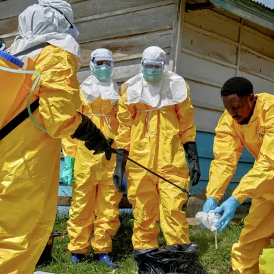 Red Cross workers disinfect after handling the body of a person who died of Ebola, as aid agencies intensify efforts to contain a new Ebola outbreak involving the Bundibugyo strain, at the Centre Medical Evangelique (CME) in Hoho commune of Bunia, Ituri province, Democratic Republic of Congo, May 21, 2026. REUTERS/Gradel Muyisa Mumbere     TPX IMAGES OF THE DAY
