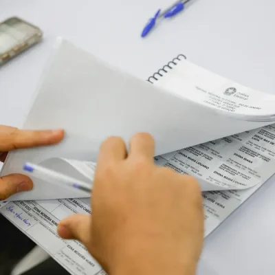 Rio de Janeiro (RJ), 04/10/2026 – Eleitores votam em seções eleitorais na UERJ, no campus Maracanã. Foto: Fernando Frazão/Agência Brasil