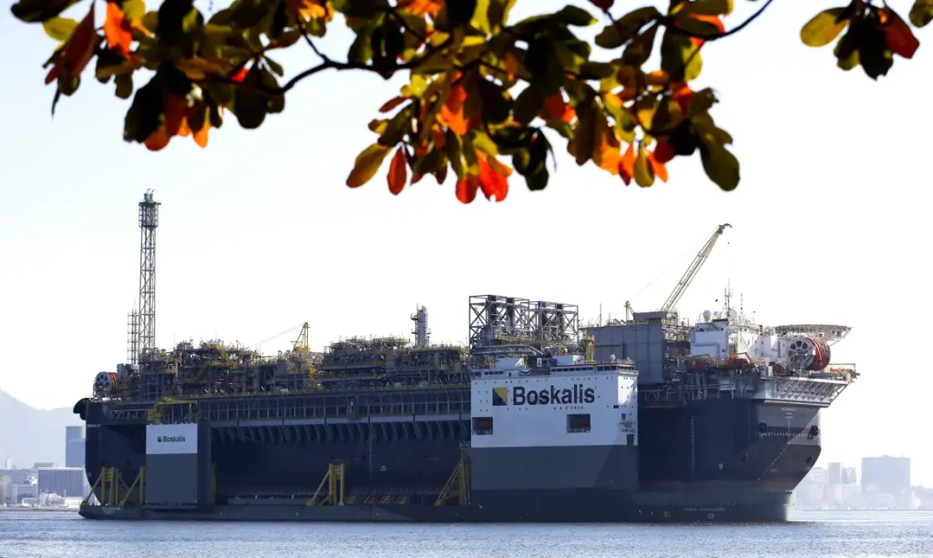 A Petrobras anunciou a chegada da plataforma de petróleo, P-67, ancorada na Baía de Guanabara, destinada ao Sistema de Produção do Campo de Lula, no pré-sal da Bacia de Santos.