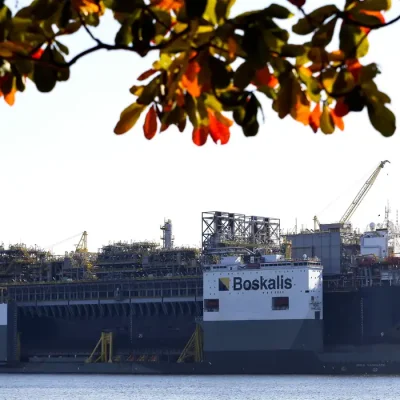 A Petrobras anunciou a chegada da plataforma de petróleo, P-67, ancorada na Baía de Guanabara, destinada ao Sistema de Produção do Campo de Lula, no pré-sal da Bacia de Santos.